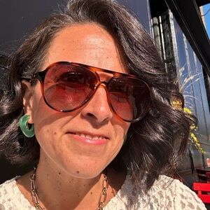 Meet your Posher, Dana